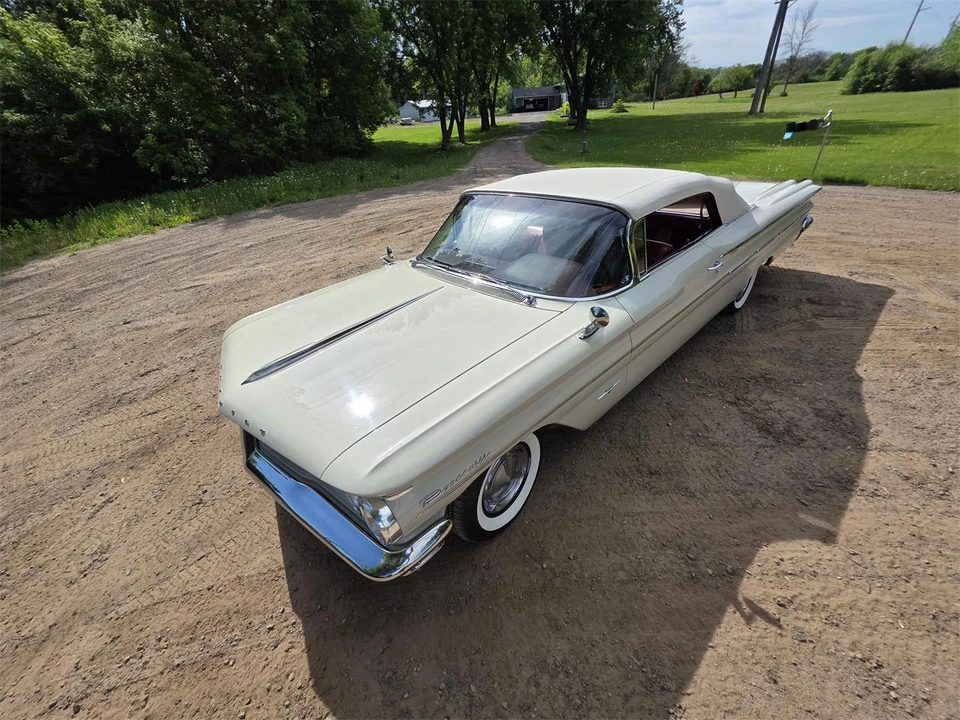 1960 Pontiac Bonneville 1st Gen - Image 18 of 31