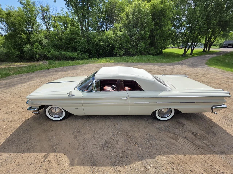 1960 Pontiac Bonneville 1st Gen - Image 19 of 31