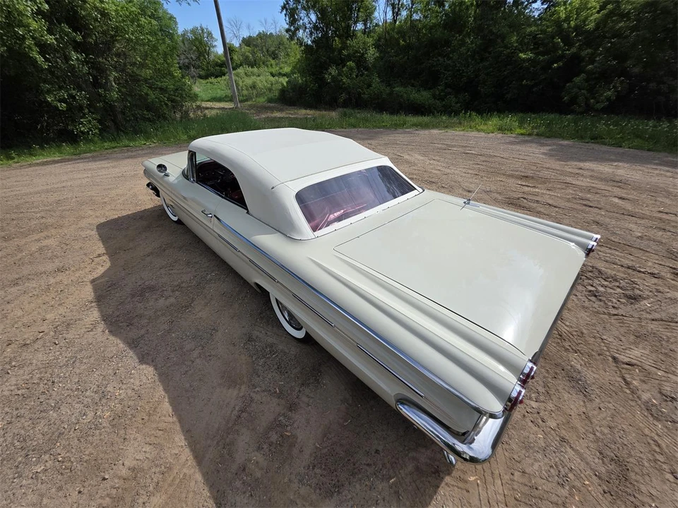 1960 Pontiac Bonneville 1st Gen - Image 20 of 31