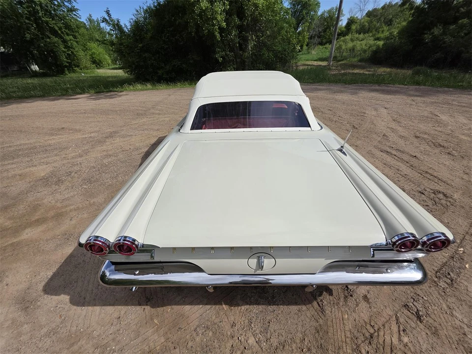1960 Pontiac Bonneville 1st Gen - Image 21 of 31
