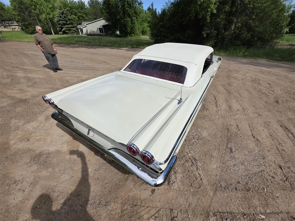 1960 Pontiac Bonneville 1st Gen - Image 22 of 31