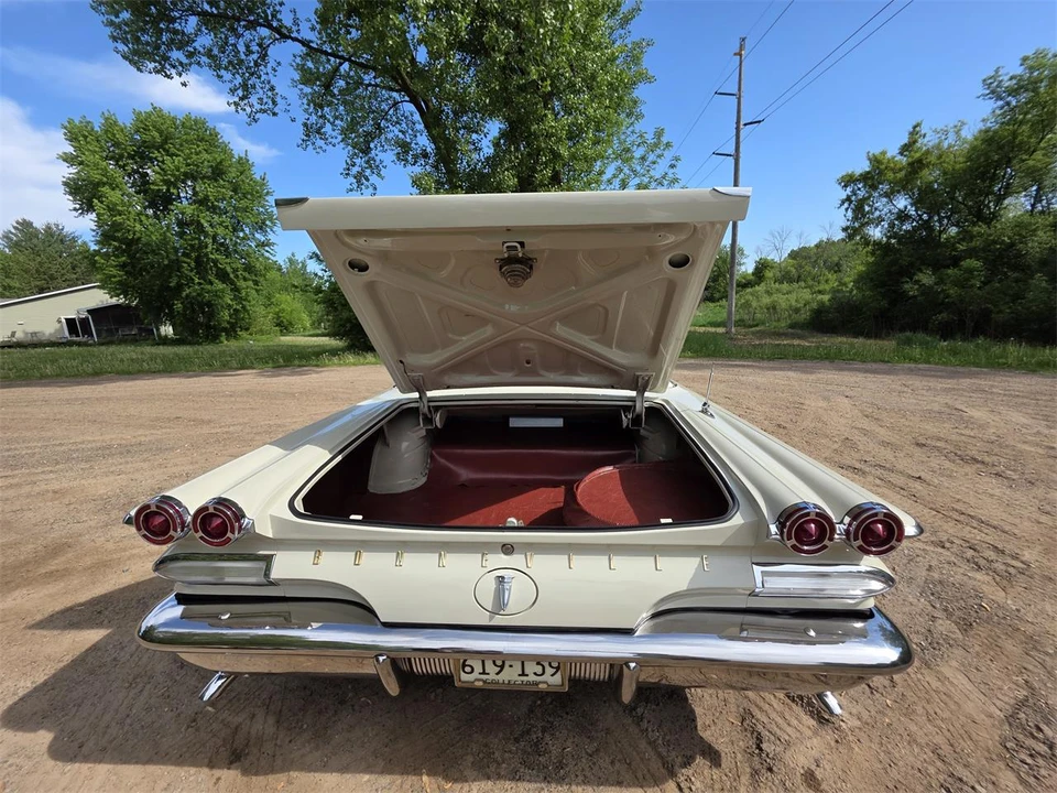 1960 Pontiac Bonneville 1st Gen - Image 25 of 31