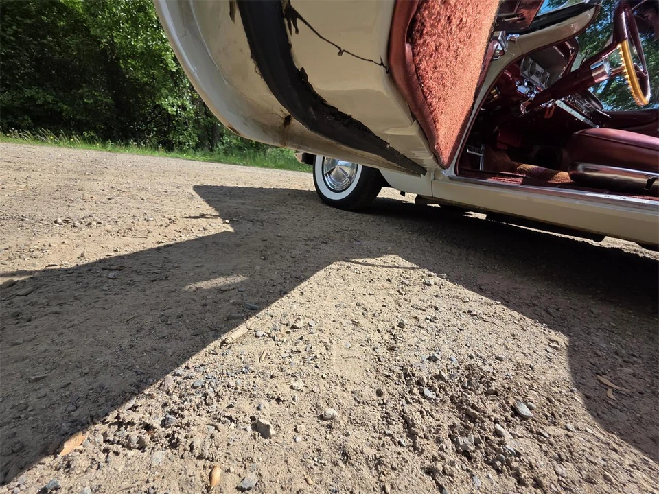 1960 Pontiac Bonneville 1st Gen - Image 28 of 31