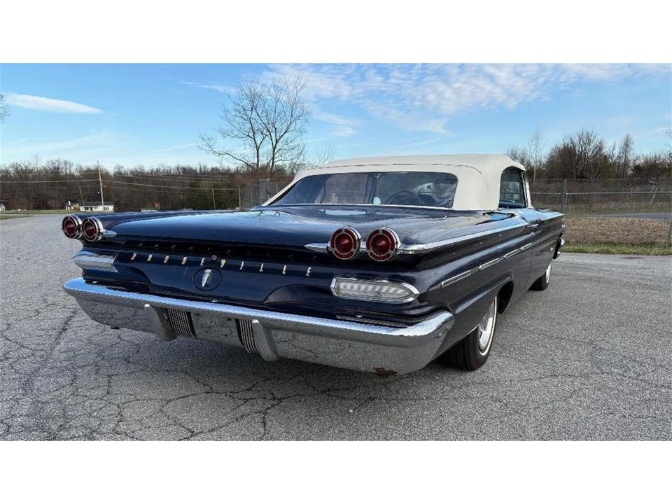 1960 Pontiac Bonneville 1st Gen - Image 9 of 19