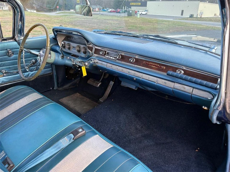 1960 Pontiac Bonneville 1st Gen - Image 18 of 19