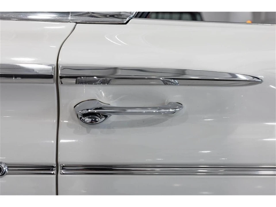 1960 Pontiac Bonneville 1st Gen - Image 28 of 31