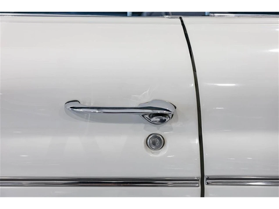 1960 Pontiac Bonneville 1st Gen - Image 25 of 31
