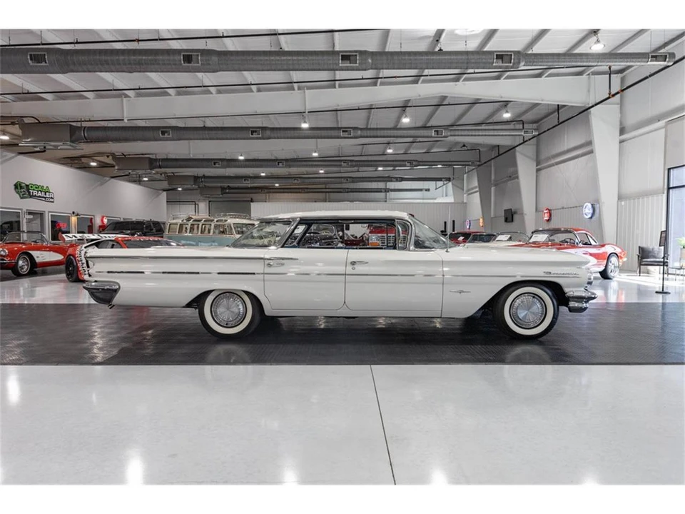 1960 Pontiac Bonneville 1st Gen - Image 10 of 31