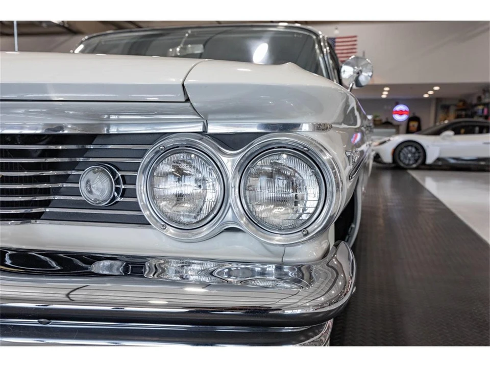 1960 Pontiac Bonneville 1st Gen - Image 17 of 31