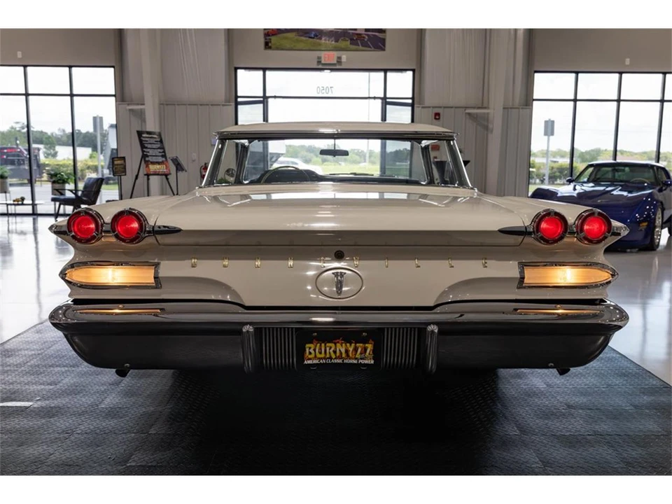 1960 Pontiac Bonneville 1st Gen - Image 29 of 31
