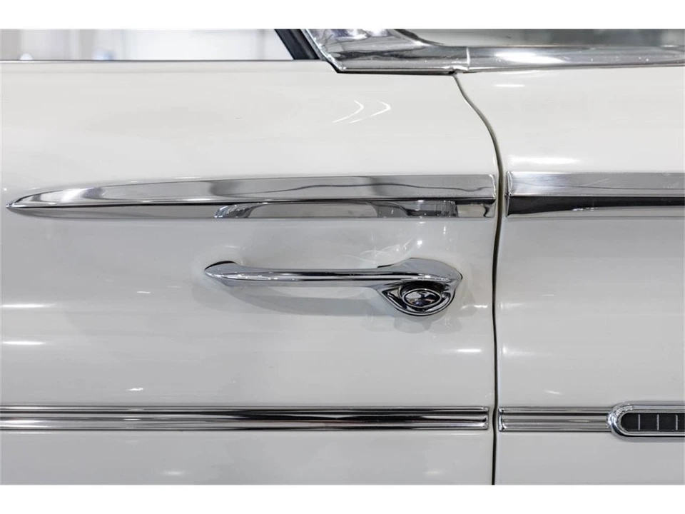1960 Pontiac Bonneville 1st Gen - Image 26 of 31