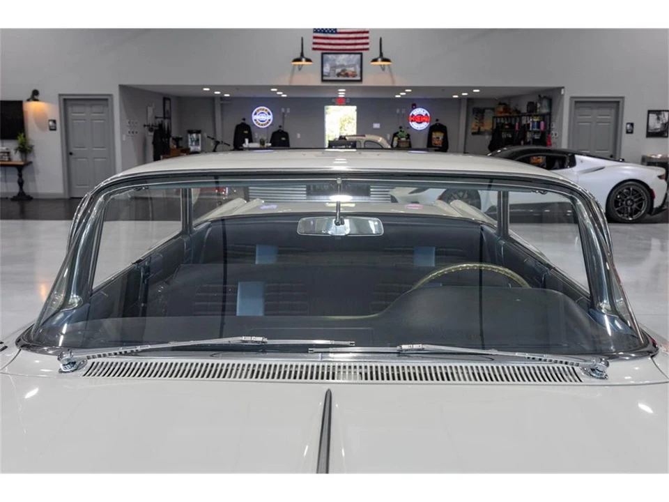 1960 Pontiac Bonneville 1st Gen - Image 23 of 31