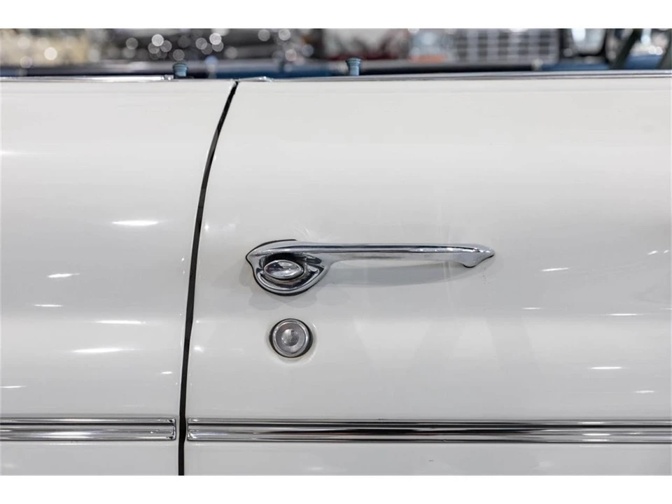 1960 Pontiac Bonneville 1st Gen - Image 27 of 31