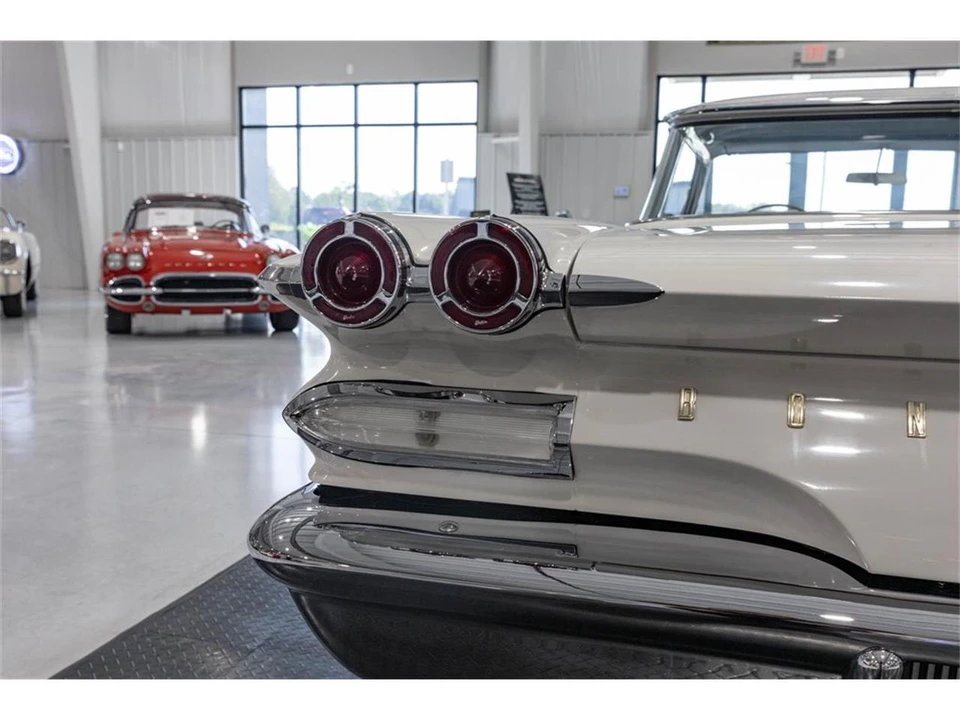 1960 Pontiac Bonneville 1st Gen - Image 30 of 31