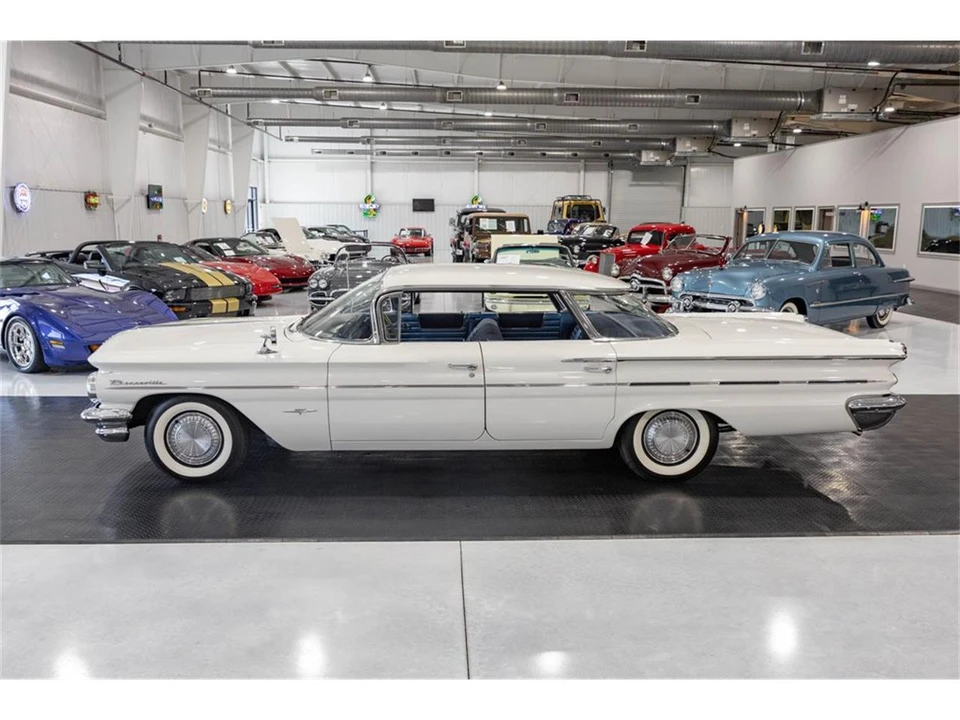 1960 Pontiac Bonneville 1st Gen - Image 3 of 31