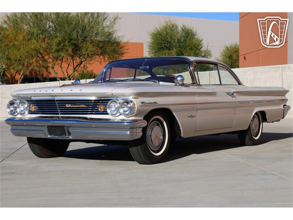 1960 Pontiac Bonneville 1st Gen - Image 2 of 31