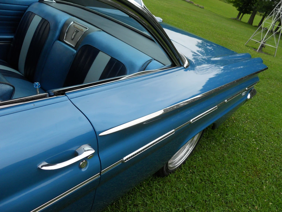 1960 Pontiac Bonneville 1st Gen - Image 27 of 31