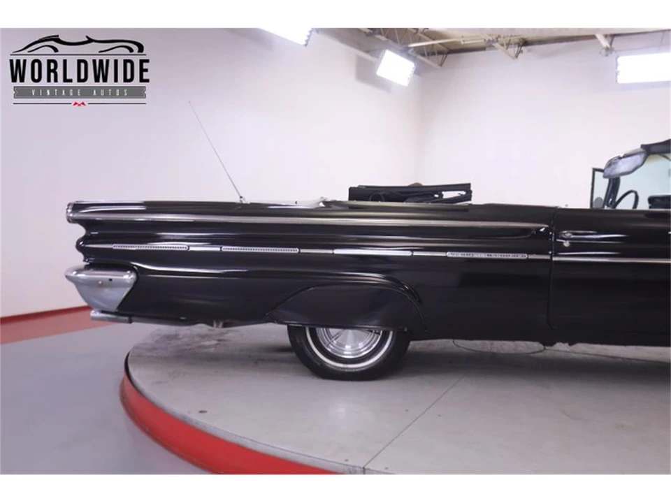 1960 Pontiac Bonneville 1st Gen - Image 13 of 31