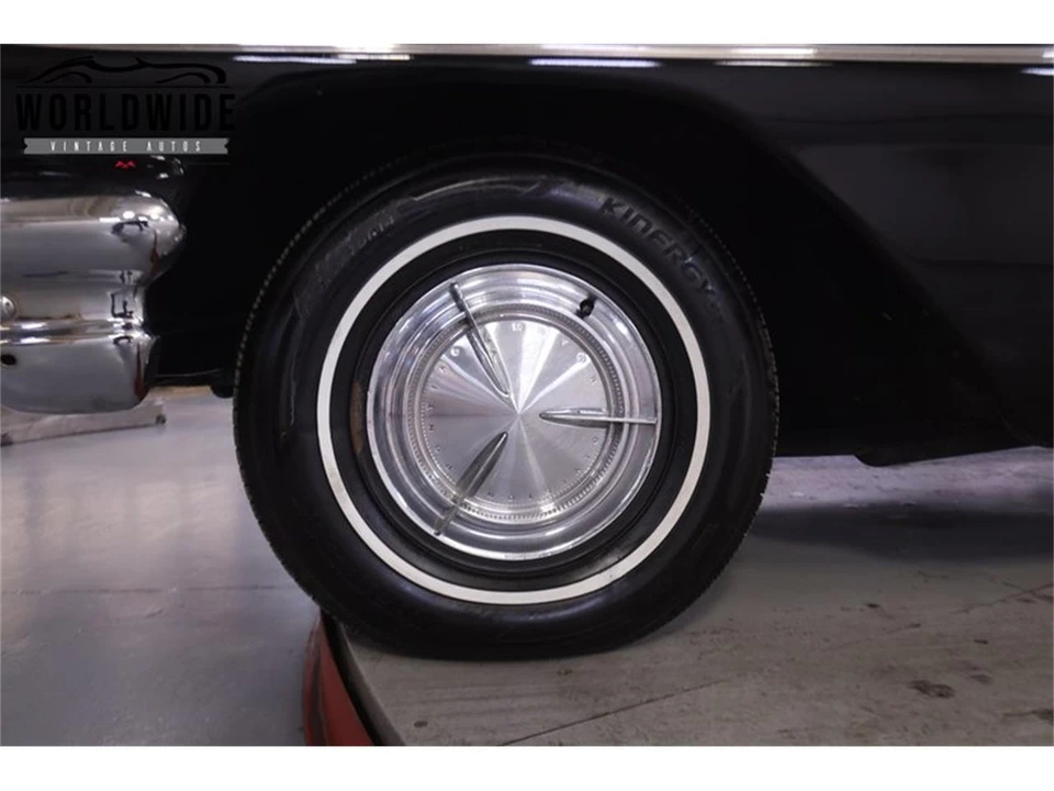 1960 Pontiac Bonneville 1st Gen - Image 15 of 31