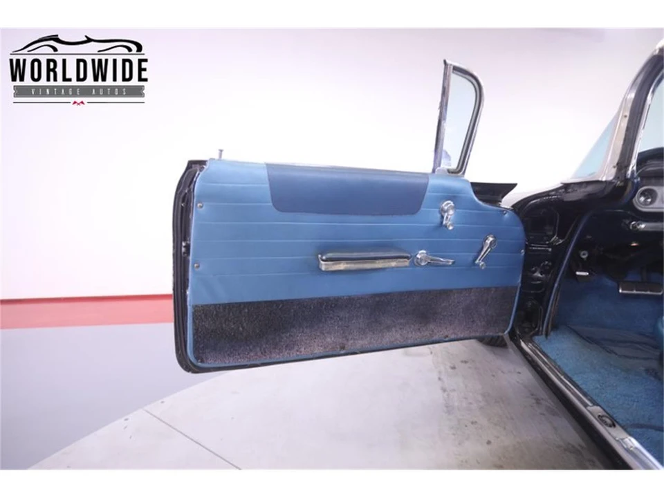 1960 Pontiac Bonneville 1st Gen - Image 27 of 31