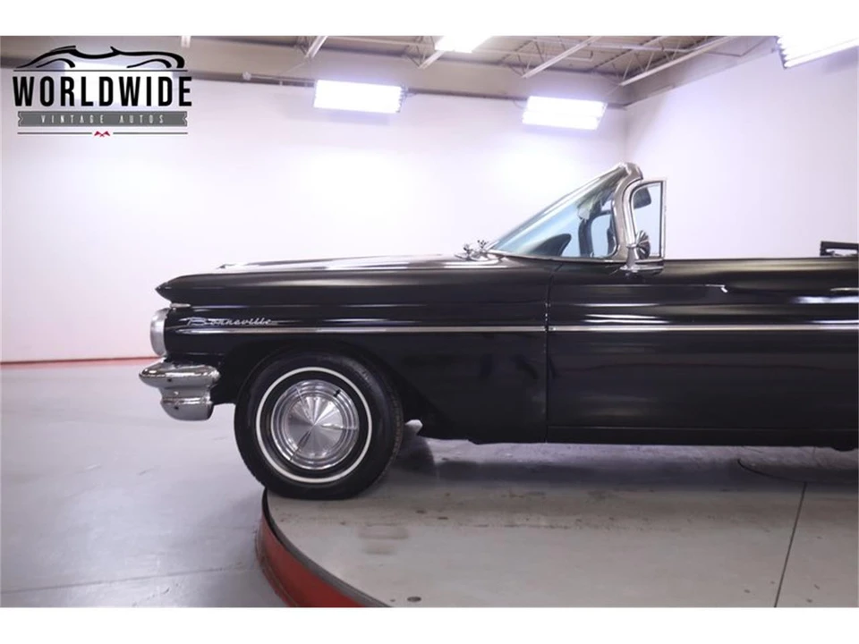 1960 Pontiac Bonneville 1st Gen - Image 11 of 31