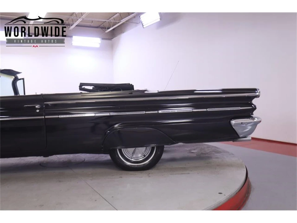 1960 Pontiac Bonneville 1st Gen - Image 14 of 31