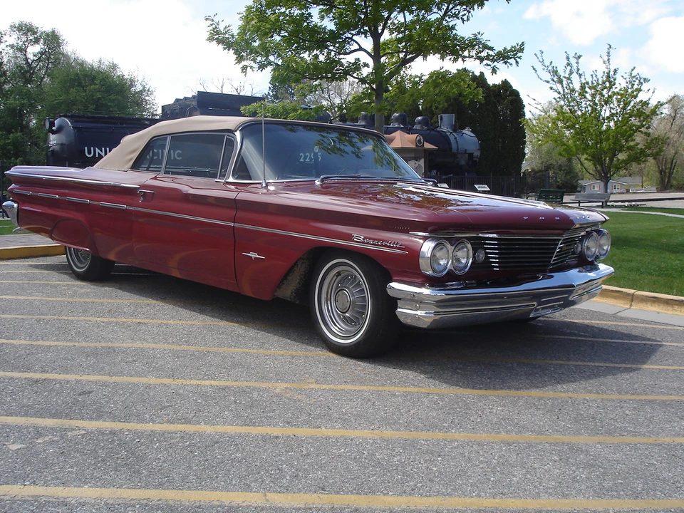 1960 Pontiac Bonneville 1st Gen - Image 9 of 31