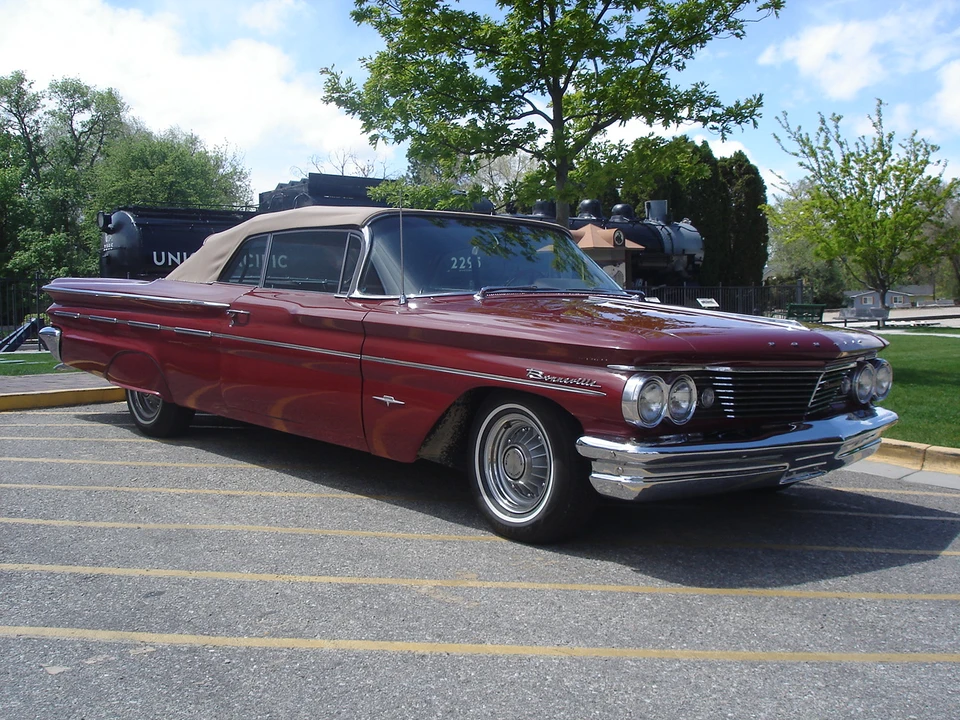 1960 Pontiac Bonneville 1st Gen - Image 10 of 31