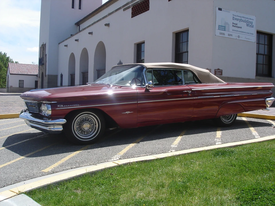1960 Pontiac Bonneville 1st Gen - Image 4 of 31