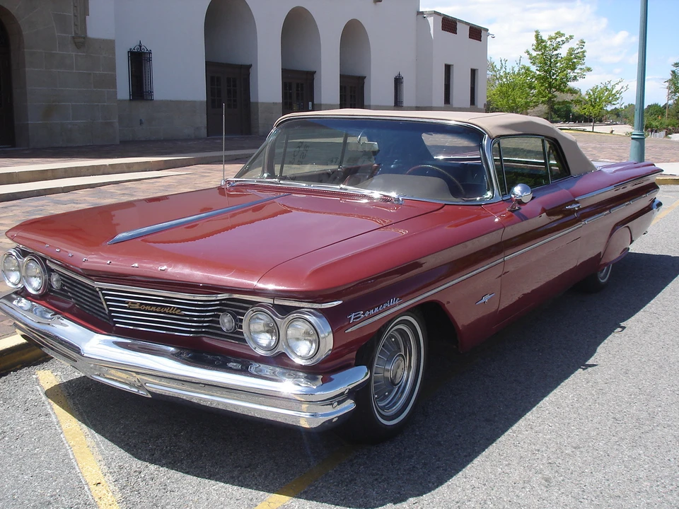 1960 Pontiac Bonneville 1st Gen - Image 2 of 31