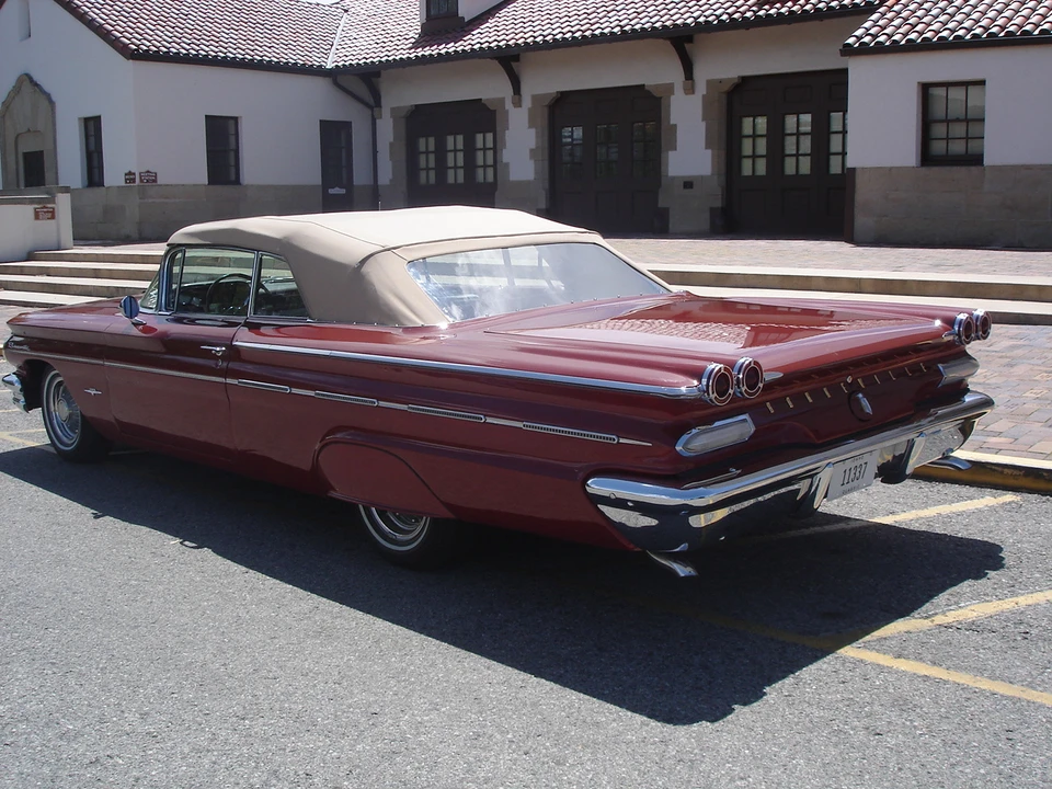 1960 Pontiac Bonneville 1st Gen - Image 6 of 31