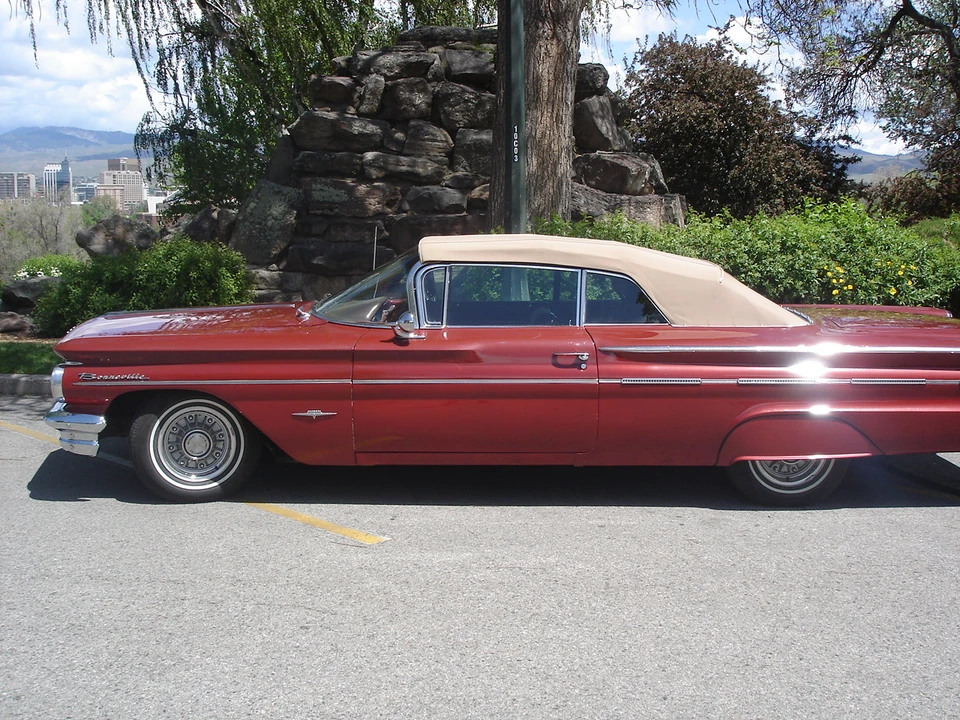 1960 Pontiac Bonneville 1st Gen - Image 5 of 31