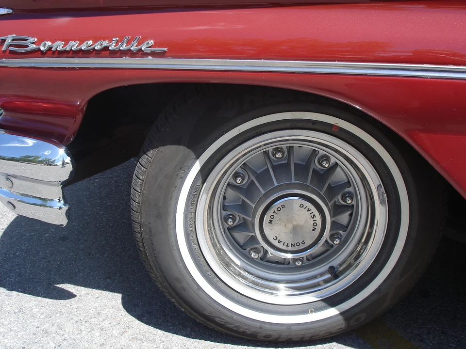 1960 Pontiac Bonneville 1st Gen - Image 16 of 31