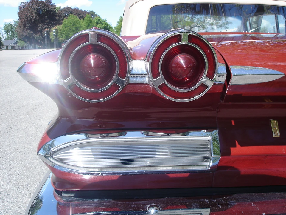 1960 Pontiac Bonneville 1st Gen - Image 22 of 31