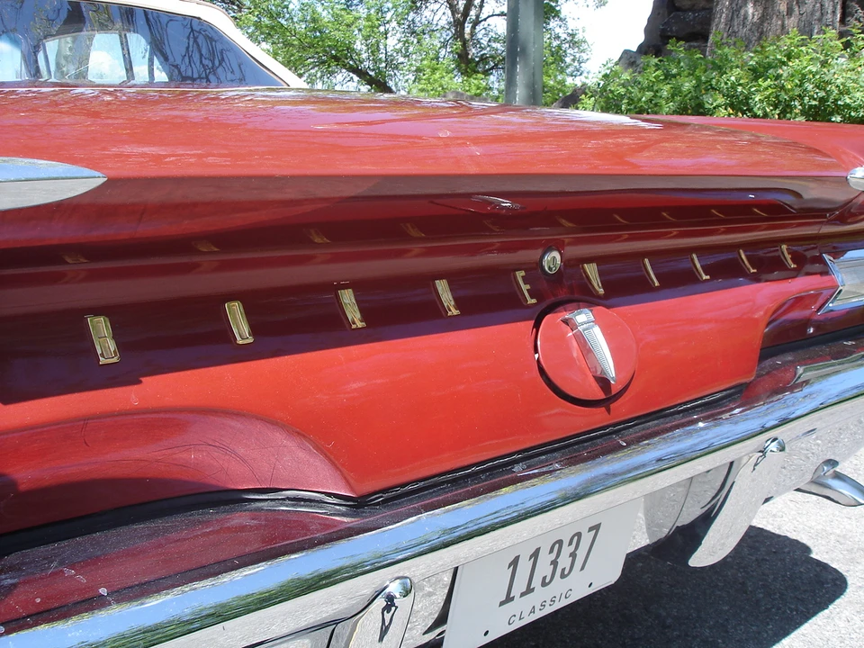 1960 Pontiac Bonneville 1st Gen - Image 23 of 31