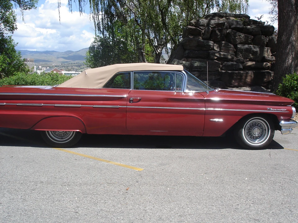 1960 Pontiac Bonneville 1st Gen - Image 8 of 31