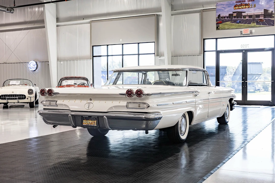 1960 Pontiac Bonneville 1st Gen - Image 14 of 31