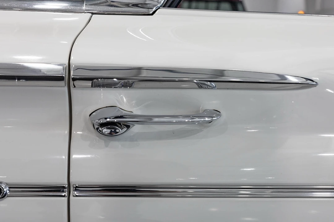 1960 Pontiac Bonneville 1st Gen - Image 27 of 31