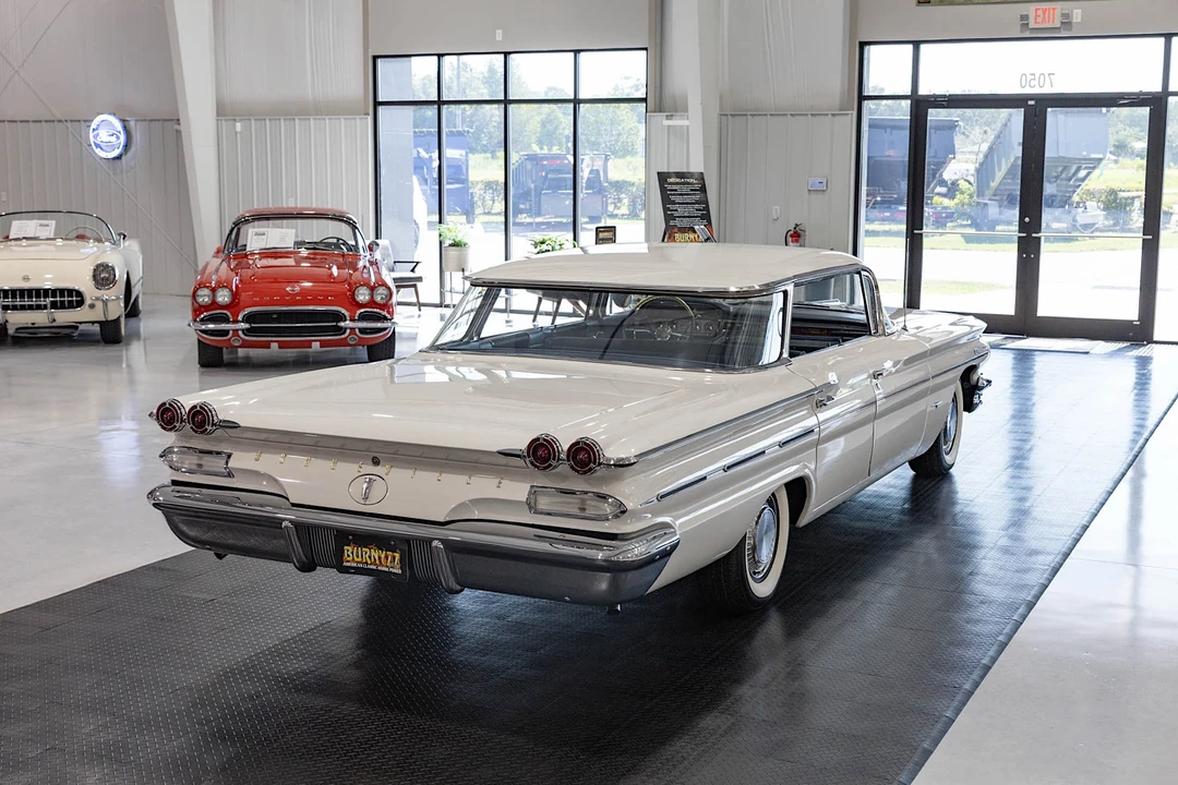 1960 Pontiac Bonneville 1st Gen - Image 15 of 31