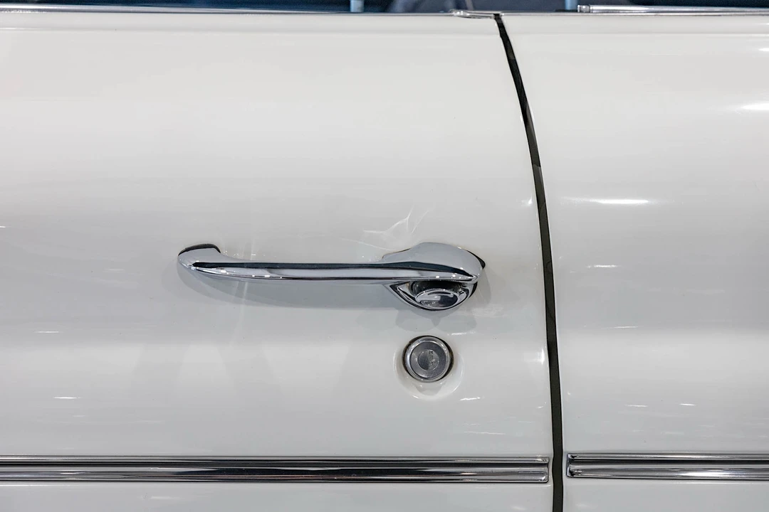 1960 Pontiac Bonneville 1st Gen - Image 21 of 31