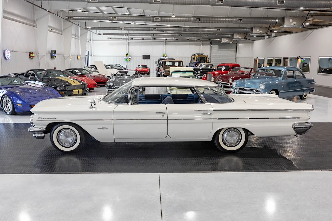 1960 Pontiac Bonneville 1st Gen - Image 8 of 31