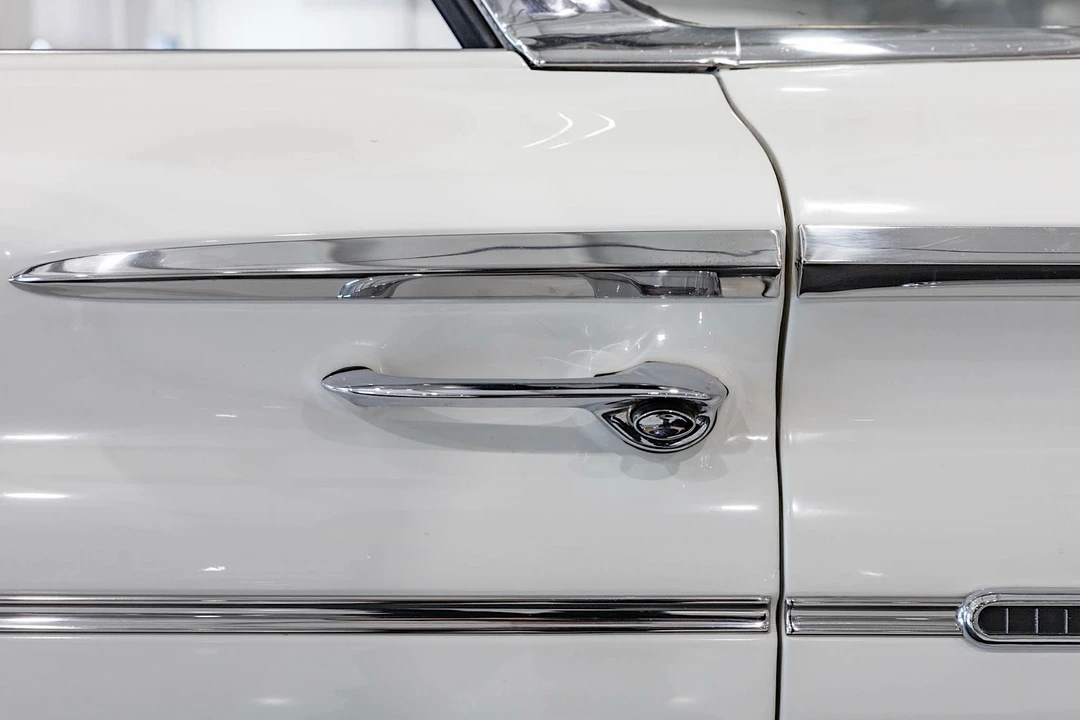 1960 Pontiac Bonneville 1st Gen - Image 22 of 31