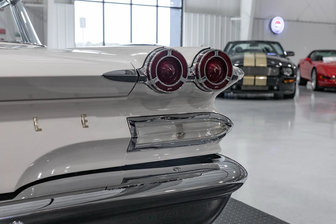 1960 Pontiac Bonneville 1st Gen - Image 25 of 31