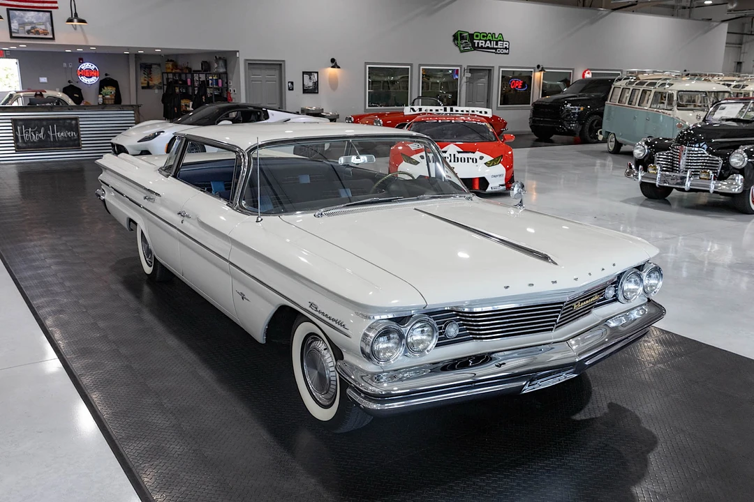 1960 Pontiac Bonneville 1st Gen - Image 2 of 31