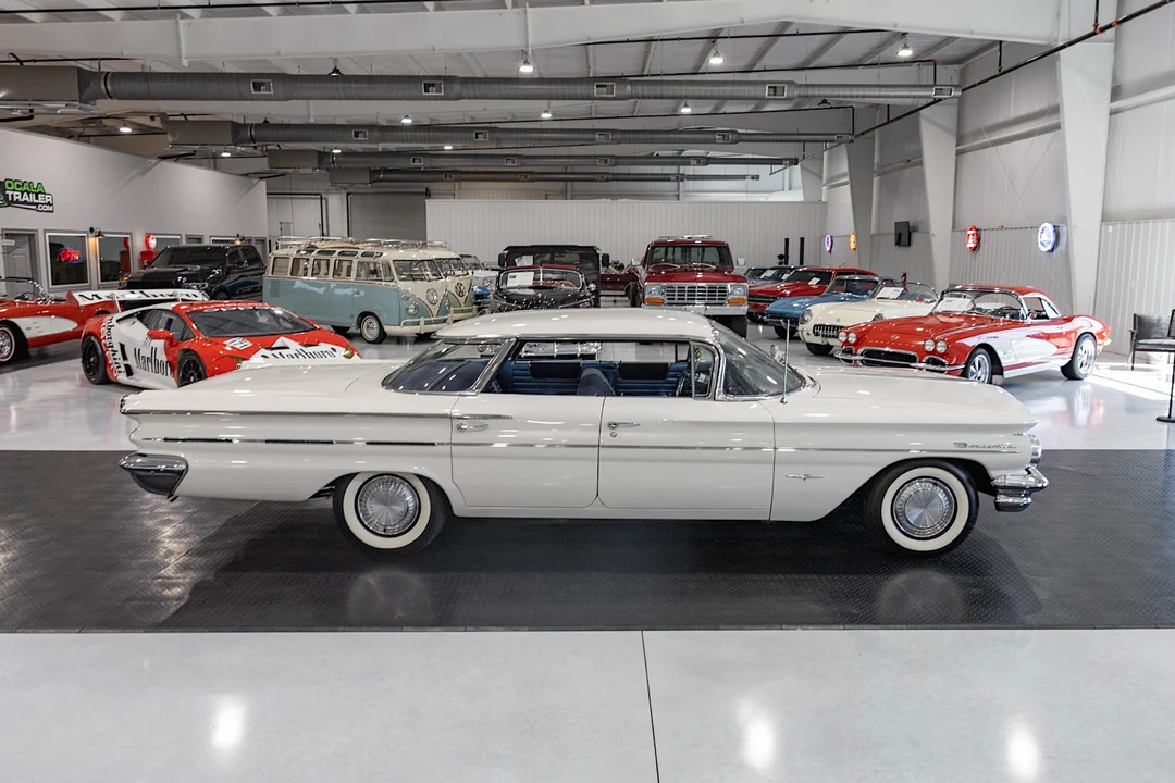 1960 Pontiac Bonneville 1st Gen - Image 17 of 31