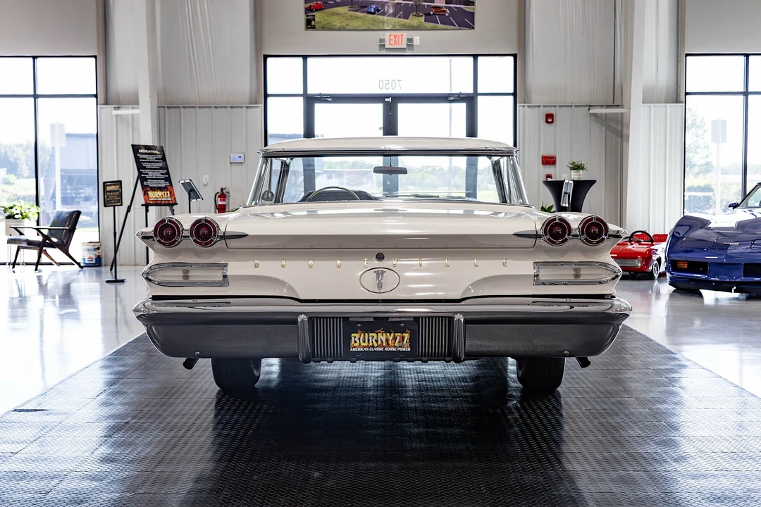 1960 Pontiac Bonneville 1st Gen - Image 11 of 31