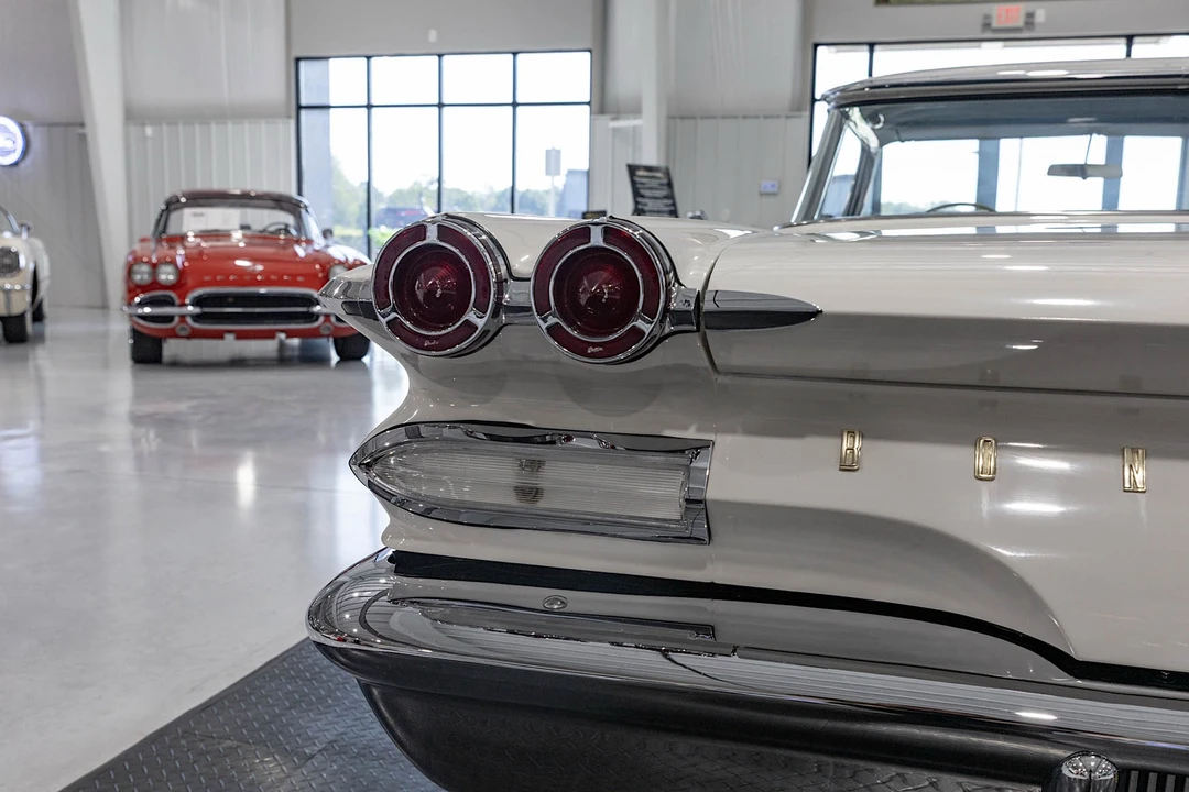 1960 Pontiac Bonneville 1st Gen - Image 23 of 31