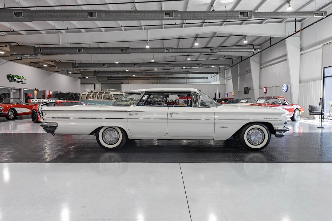 1960 Pontiac Bonneville 1st Gen - Image 16 of 31