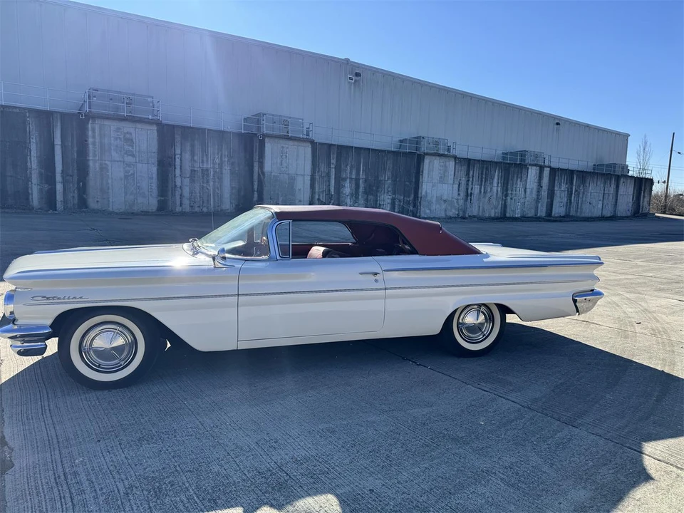 1960 Pontiac Catalina 2nd Gen - Image 11 of 31