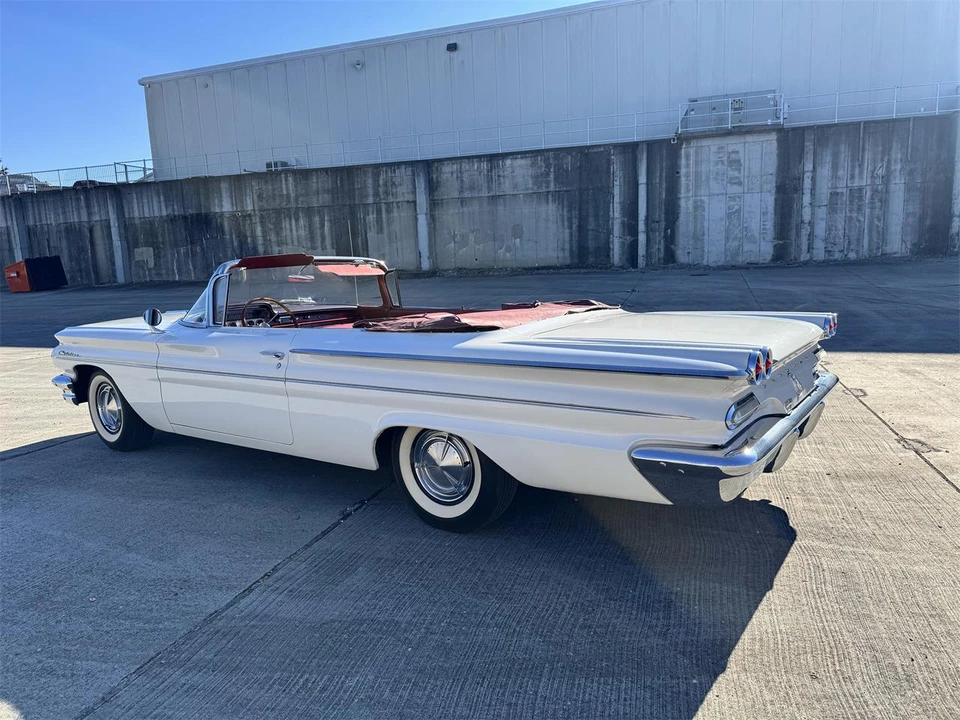 1960 Pontiac Catalina 2nd Gen - Image 14 of 31